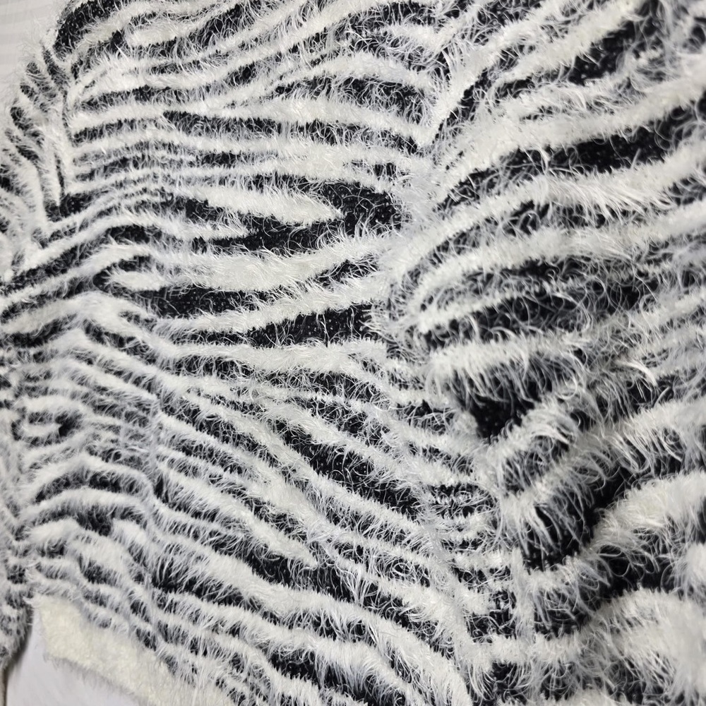 Cozy Striped Women's Cardigan - Picture 9 of 9